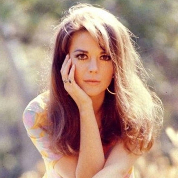 Vintage Jewelry - Celebrating Women of the 1970s 🌙🔮🕶💍💄🪞⬇️